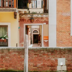 Casa Accademia Velence